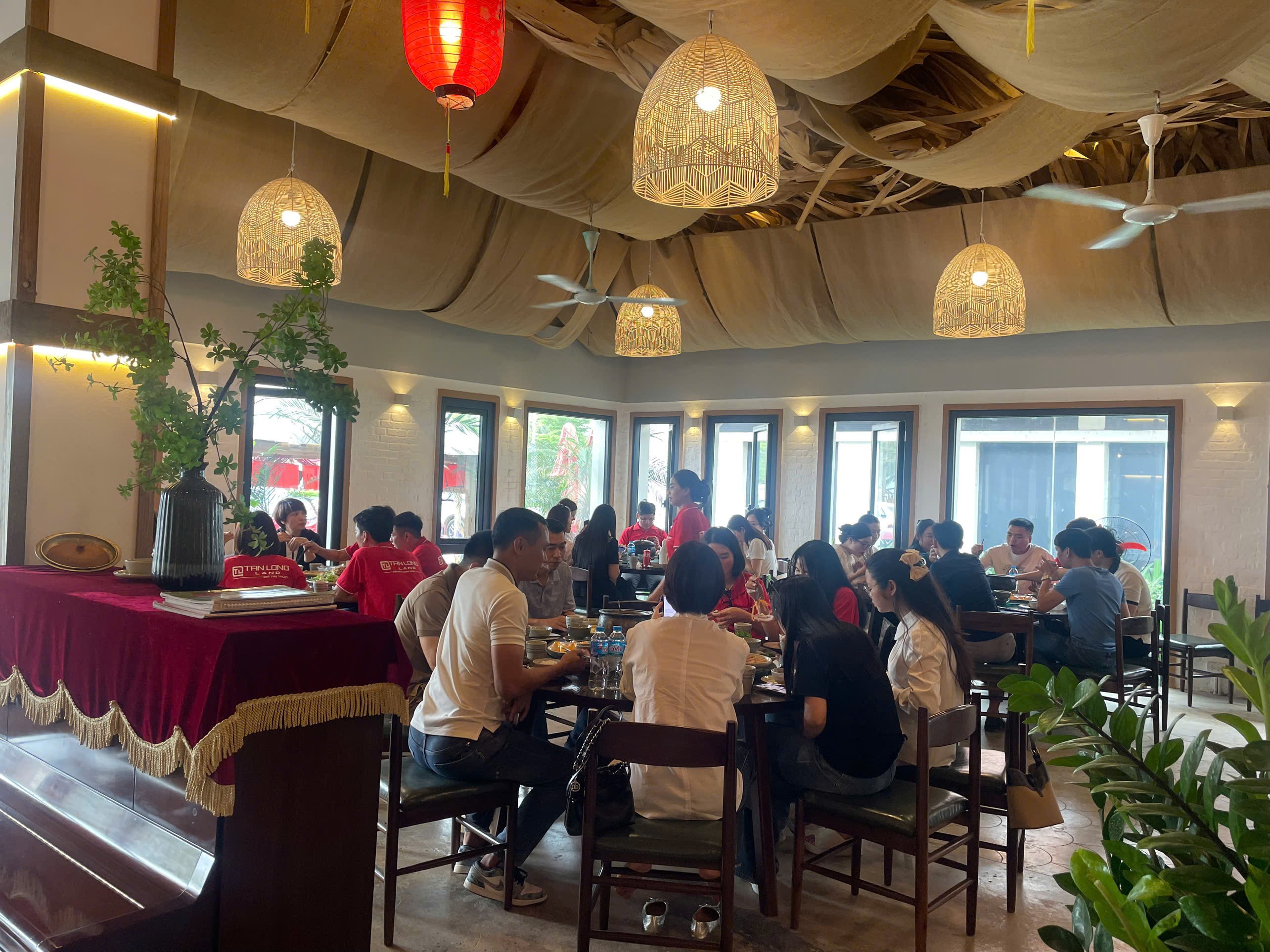 4c-nha-hang-khoi-1778506204.jpg