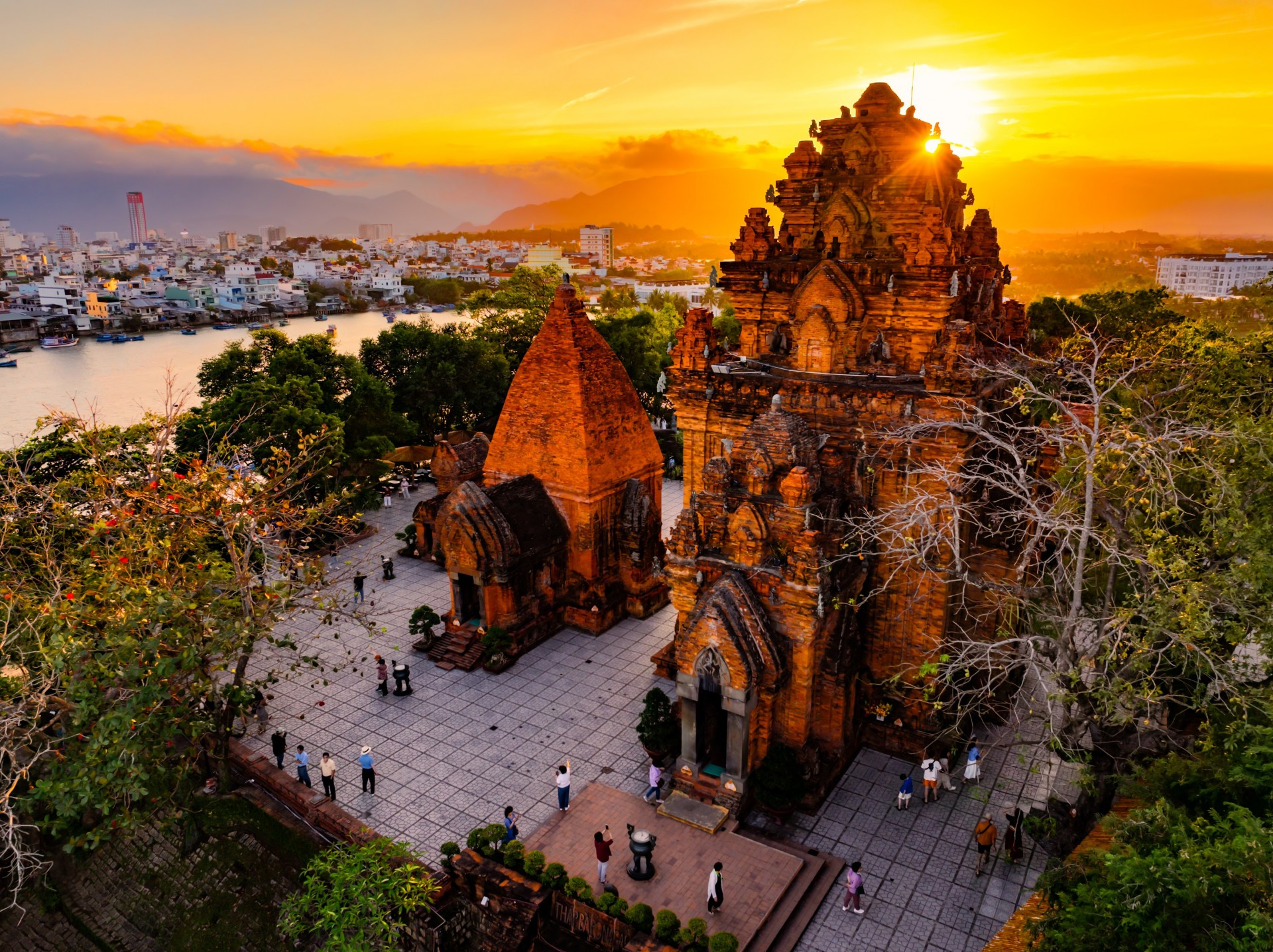 thap-ba-ponagar-anh-quoc-bao-20240407174744-1786806921.jpg